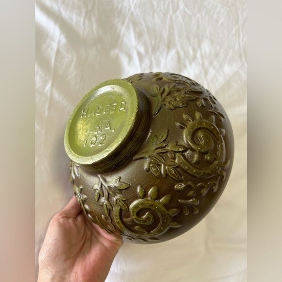 Vintage Haeger #102 USA Pottery Bowl Raised Scroll Work Planter Green - Picture 2 of 8